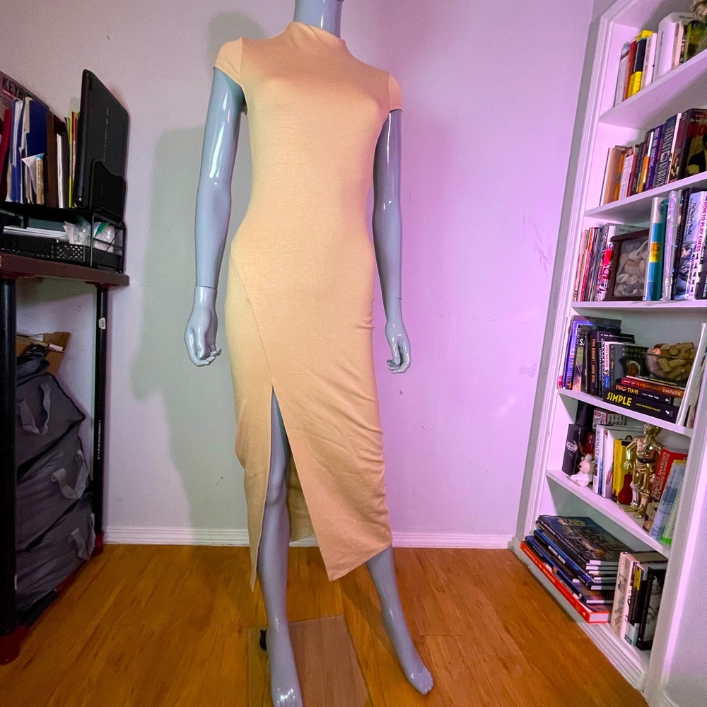 Form fitting stretch maxi with slit
